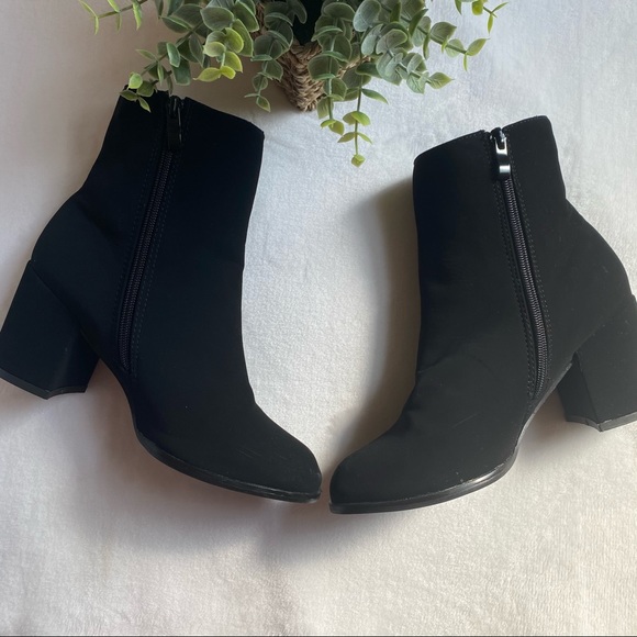 Black Ankle Boots with Silver Ring Zipper - Picture 4 of 9